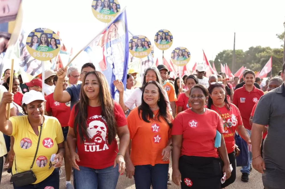 Marivalda e Tonha fazem ‘adesivaço’ em Canta Galo e Colônia