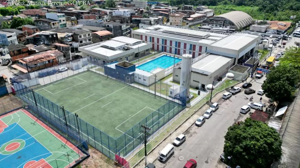 Governo da Bahia inaugura colégio modelo em Candeias e expande projeto educacional pelo interior do estado