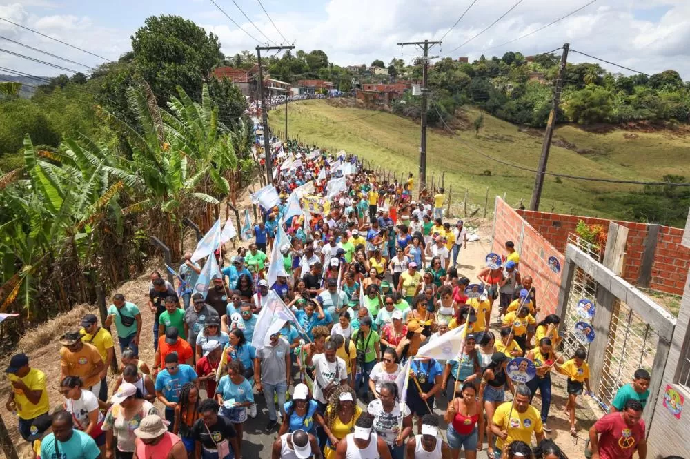 Candeias: Ao som do “foguete não tem ré”, caminhada do time do 11 trava distrito de Passé