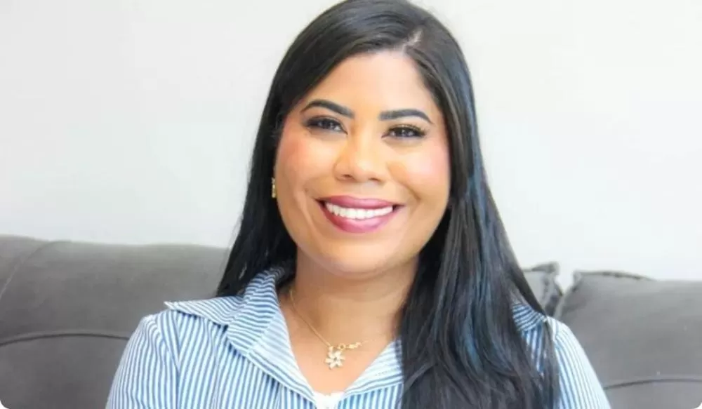 Escritora candeense Ingrid Brito lança livro de poesia em evento neste sábado