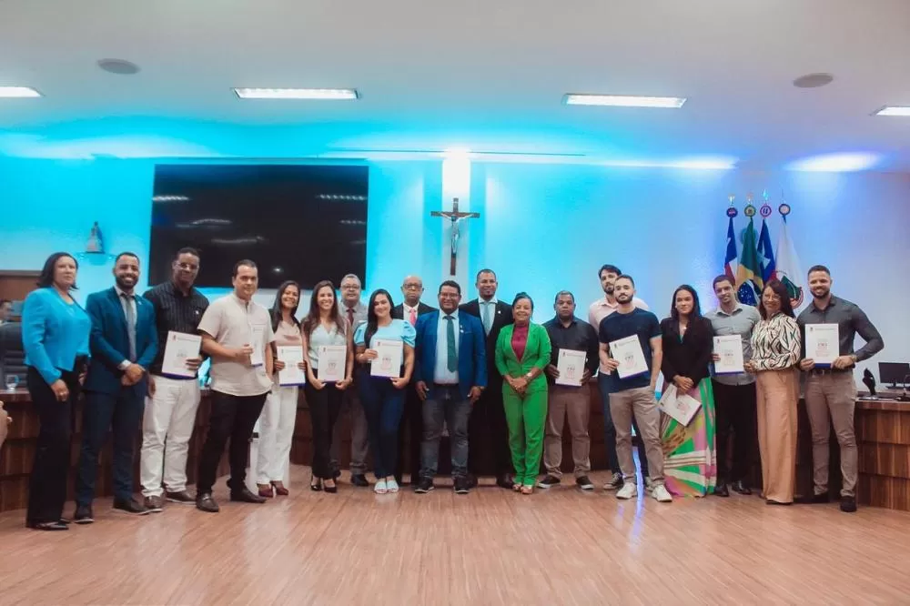 Candeias: Servidores aprovados em concurso tomam posse