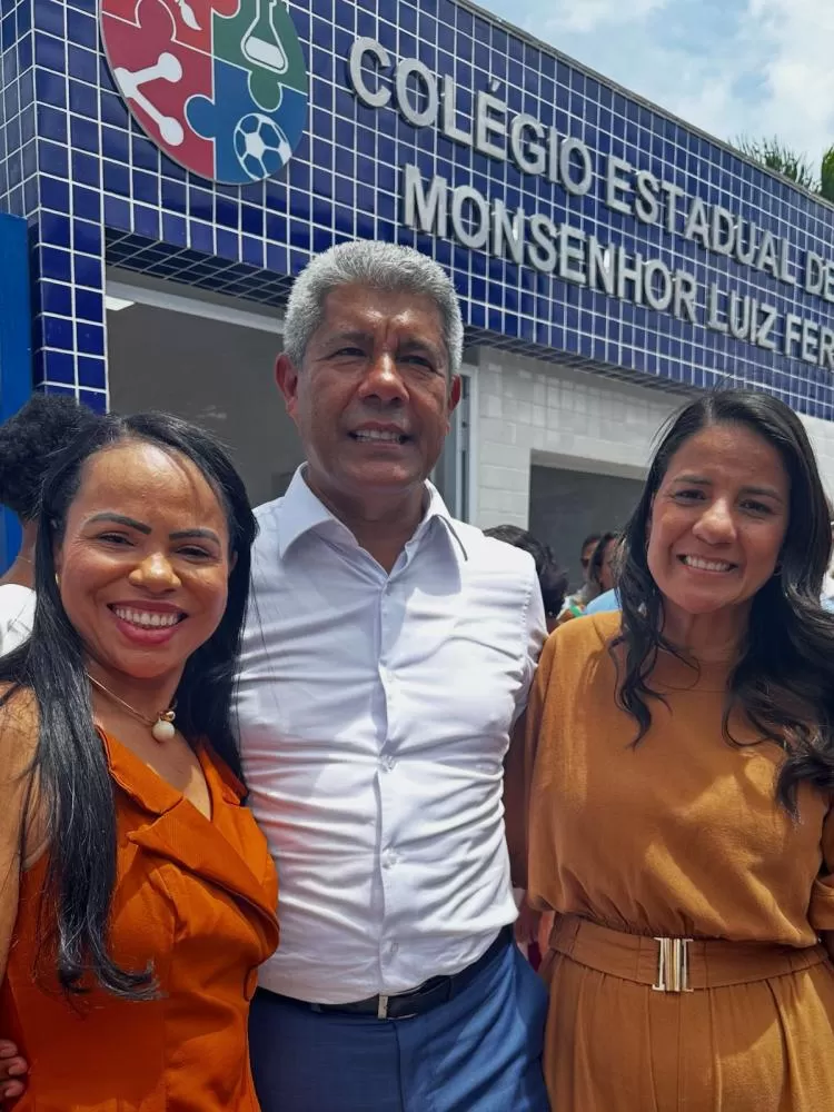 Sintia do (PT) celebra conquistas da educação em São Sebastião do Passé ao lado da secretária Rowenna Brito e do governador Jerônimo Rodrigues